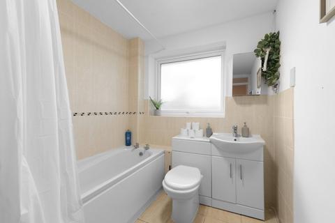 2 bedroom apartment to rent, 360 RG42 Broadlands Court 27