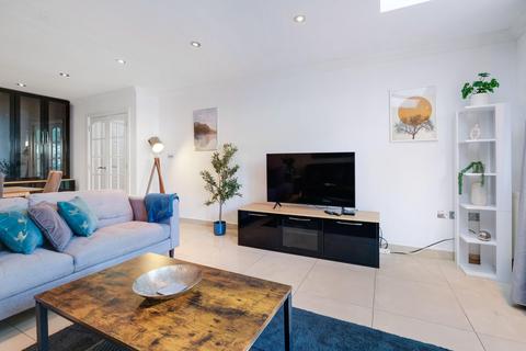 3 bedroom detached house to rent, UB8 Colham Green Isher House
