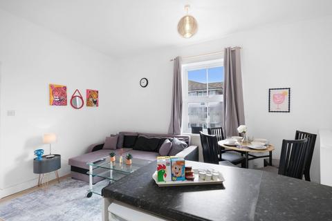 2 bedroom apartment to rent, SL4 Dedworth Road 20-A