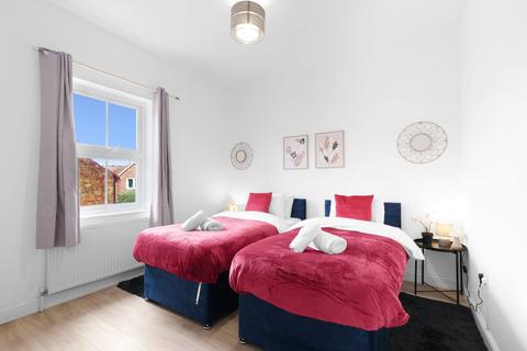 2 bedroom apartment to rent, SL4 Dedworth Road 20-A
