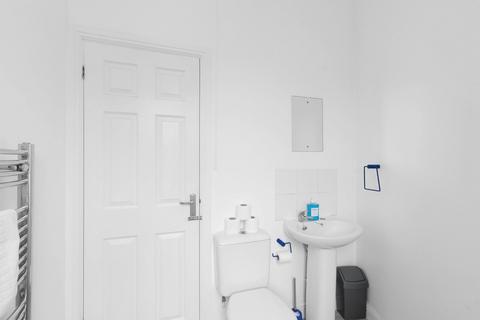 2 bedroom apartment to rent, SL4 Dedworth Road 20-A