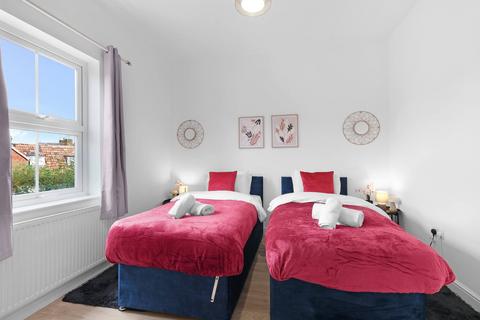 3 bedroom apartment to rent, N1 Northdown Street 31 Basement