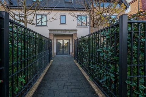 3 bedroom apartment to rent, Lux UK TW7 Wood Lane 172-2