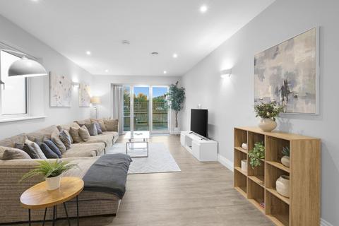 3 bedroom apartment to rent, Lux UK TW7 Wood Lane 172-2