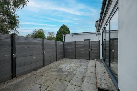 2 bedroom detached house to rent, Samar Staussi