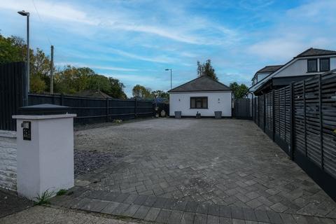 2 bedroom detached house to rent, Samar Staussi