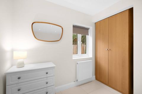4 bedroom apartment to rent, Lux UK N12 Woodside Pk Rd 13 Garden Flat