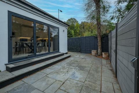 4 bedroom apartment to rent, Lux UK N12 Woodside Pk Rd 13 Garden Flat