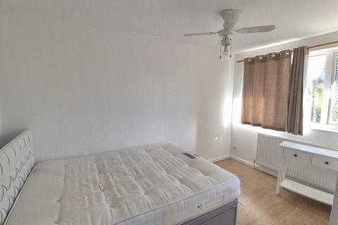 4 bedroom terraced house to rent, Whernside, Abbeywood SE28