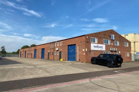 Distribution warehouse to rent, 1 Riverside Av W Lawford CO11 1UN