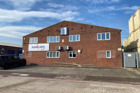 Distribution warehouse to rent, 1 Riverside Av W Lawford CO11 1UN