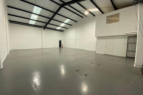 Distribution warehouse to rent, 1 Riverside Av W Lawford CO11 1UN