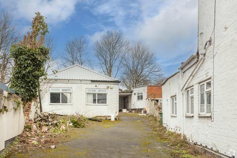 Industrial unit to rent, 119 Oak Rd West Bromwich B70 8HP