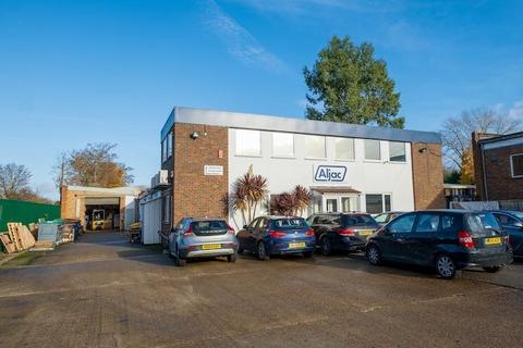 Warehouse to rent, Station Approach Shepperton TW17 8AN