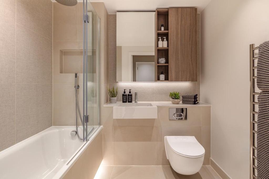 Main bathroom