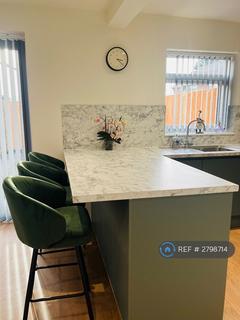 3 bedroom semi-detached house to rent, Windle Hall Drive, St Helens, WA10