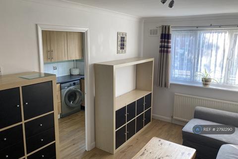 1 bedroom flat to rent, Ranyard Close, Chessington, KT9