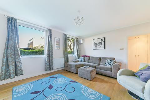 1 bedroom flat to rent, Chalmers House, SW11