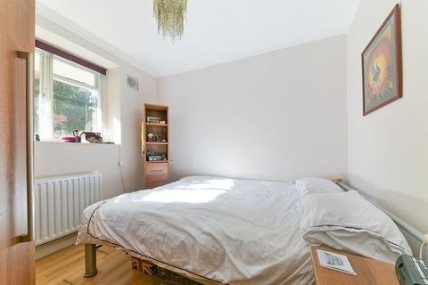 1 bedroom flat to rent, Chalmers House, SW11