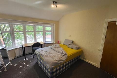4 bedroom house to rent, Parrs Wood Road, Manchester M20