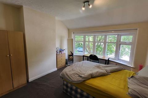 4 bedroom house to rent, Parrs Wood Road, Manchester M20