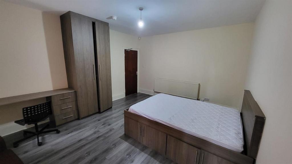 Well-presented bedroom with a double bed, built...