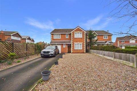 4 bedroom detached house for sale, Clays Lane, Burton-On-Trent DE14