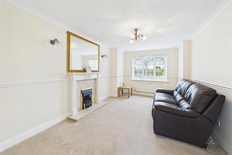 4 bedroom detached house for sale, Clays Lane, Burton-On-Trent DE14