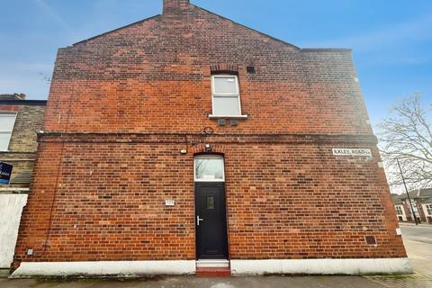 5 bedroom end of terrace house to rent, Prince Regent Lane, London E16