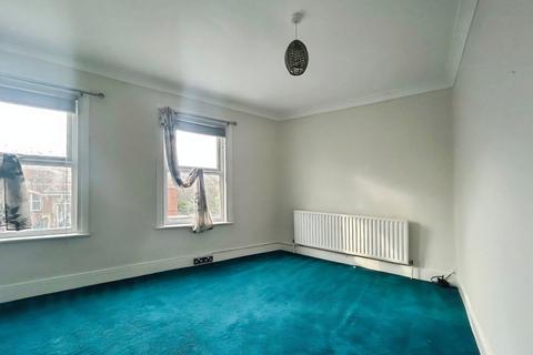 5 bedroom end of terrace house to rent, Prince Regent Lane, London E16