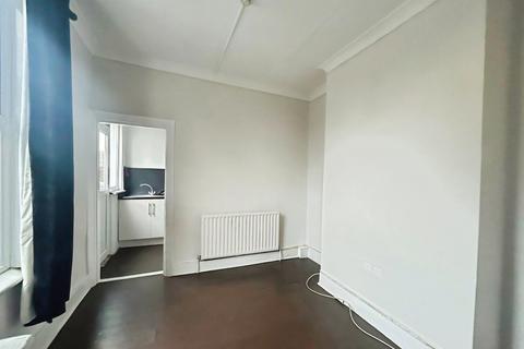 5 bedroom end of terrace house to rent, Prince Regent Lane, London E16