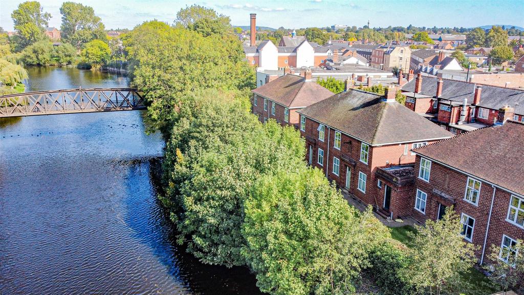 Riverside Close Drone Shot 2020-2.jpg