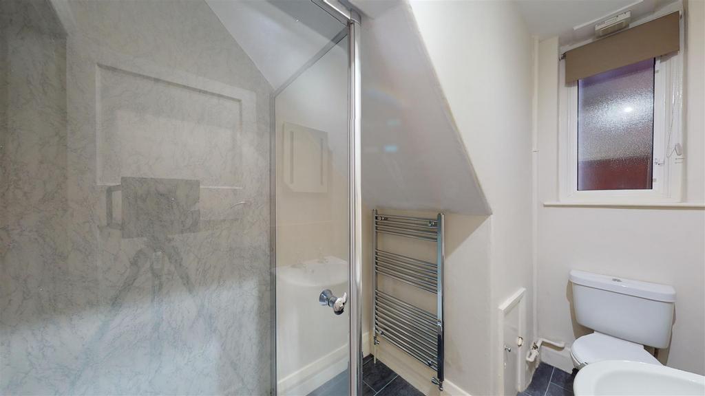 Riverside Close 1 Shower Room.jpg