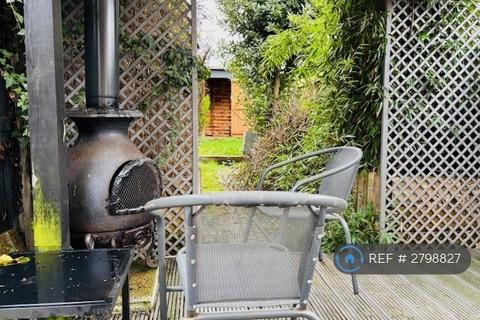2 bedroom terraced house to rent, Colne Bank Avenue, Colchester, CO1
