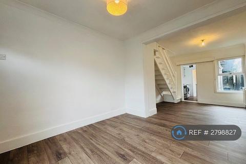 2 bedroom terraced house to rent, Colne Bank Avenue, Colchester, CO1