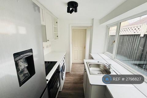 2 bedroom terraced house to rent, Colne Bank Avenue, Colchester, CO1