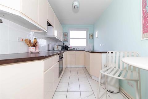 2 bedroom apartment for sale, West Parade, Worthing