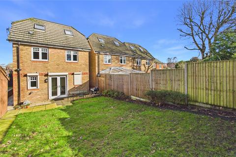 4 bedroom detached house for sale, Coyne Close, Surrey GU18