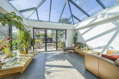 undefined, Brighton Road, Addlestone, Surrey, KT15