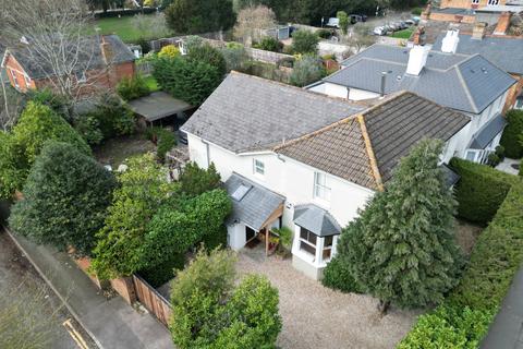 undefined, Brighton Road, Addlestone, Surrey, KT15