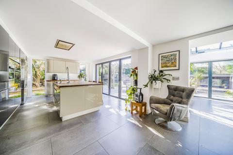 undefined, Brighton Road, Addlestone, Surrey, KT15