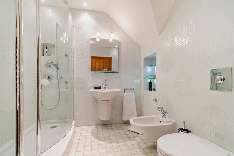 8573230-interior4...