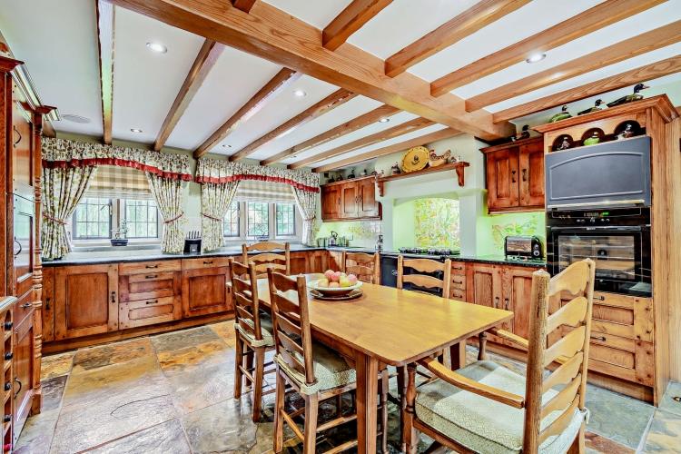 8573230-interior6...