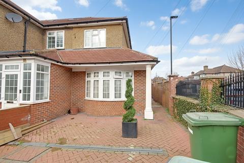 2 bedroom end of terrace house for sale, Broadoak Avenue, Enfield, EN3