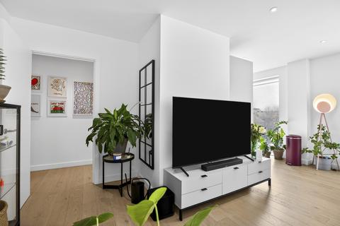 2 bedroom flat for sale, 10 Wyndham Road, London, SE5