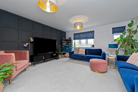 4 bedroom detached house to rent, Milvus Road, St. Albans