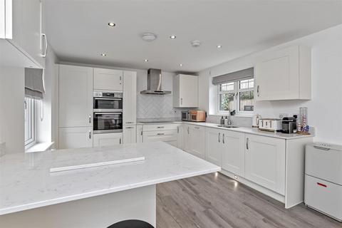 4 bedroom detached house to rent, Milvus Road, St. Albans