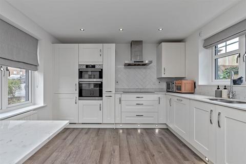 4 bedroom detached house to rent, Milvus Road, St. Albans
