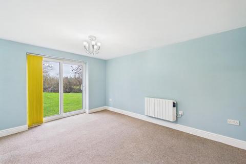 2 bedroom flat to rent, Willow Tree Close, Lincoln