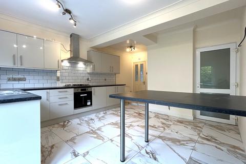 4 bedroom semi-detached house to rent, Delves Crescent, Walsall, West Midlands, WS5